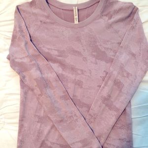 Athleta long sleeve momentum shirt. Size small